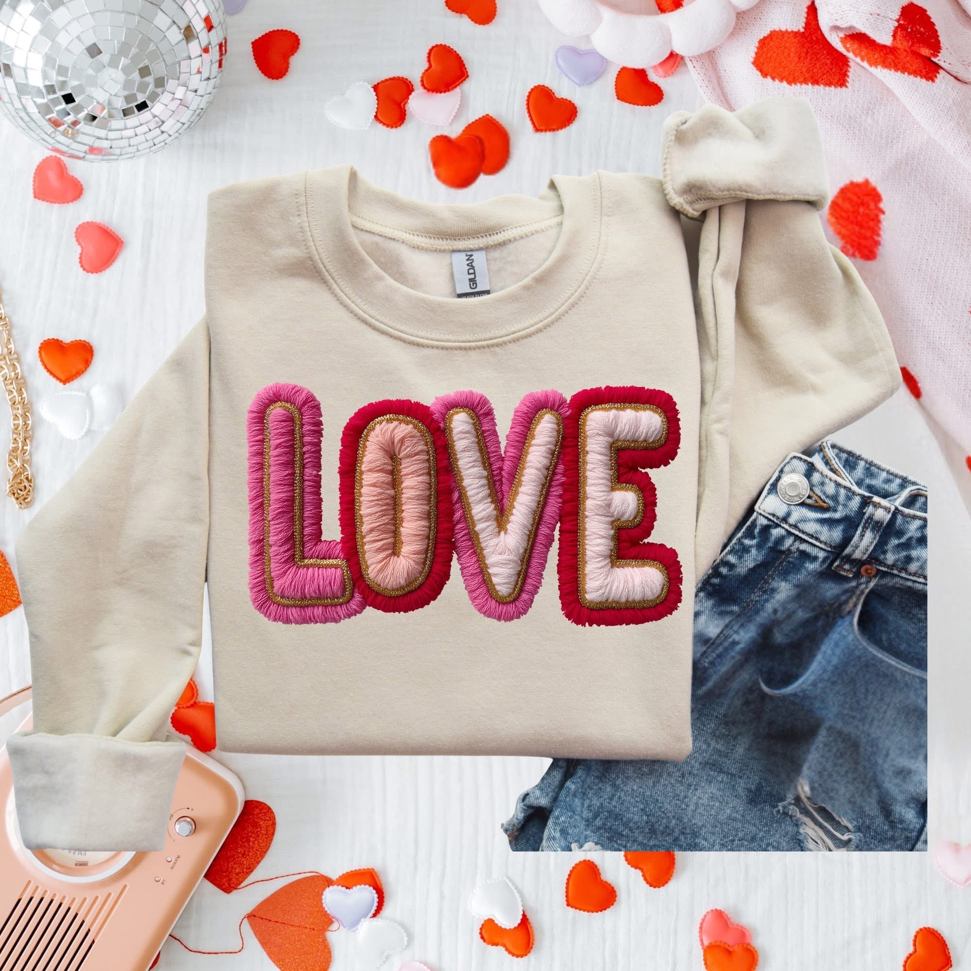 Yarn Detailed LOVE Crewneck